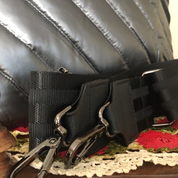 NWT THINK ROYLN Pearl Gray Quilted Westwood Crossbody w/Fashion Strap - Picture 5 of 8